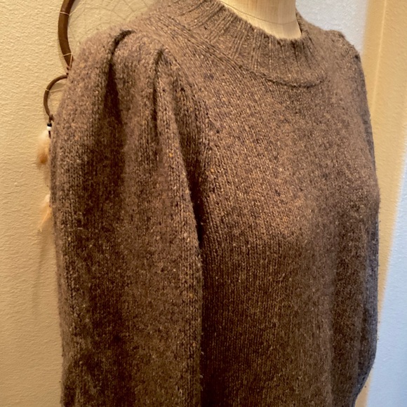 Faherty Sweaters - Faherty Women's Wool / Alpaca blend Heathered Brown Crew Neck Sweater. Medium.